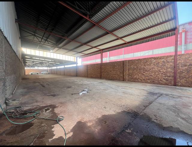 689M² WAREHOUSE TO LET IN ROODEKOP